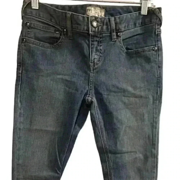 Free People Women's Blue Denim Straight Jeans Size 28 Medium Wash - Picture 3 of 9